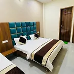 Hotel Av Grand