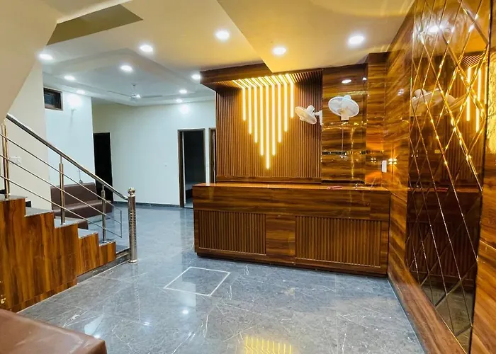 Hotel Av Grand