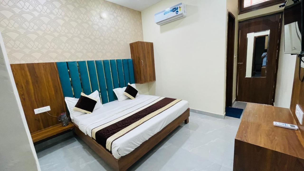 Av Grand Hotel 2*