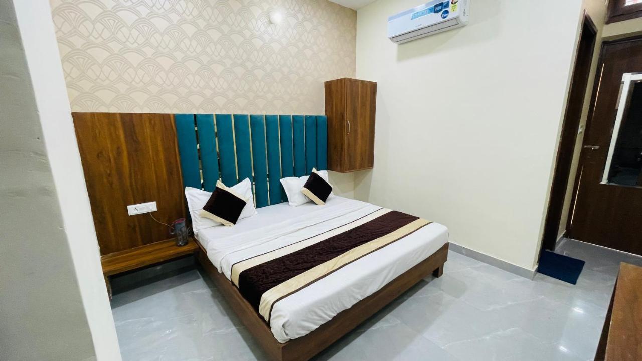 Av Grand Hotel